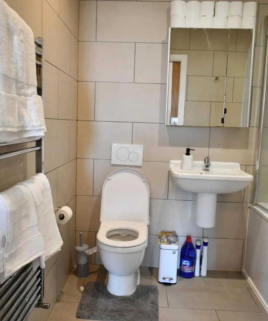 Spacious 2Bedroom Apartment In London City Airport