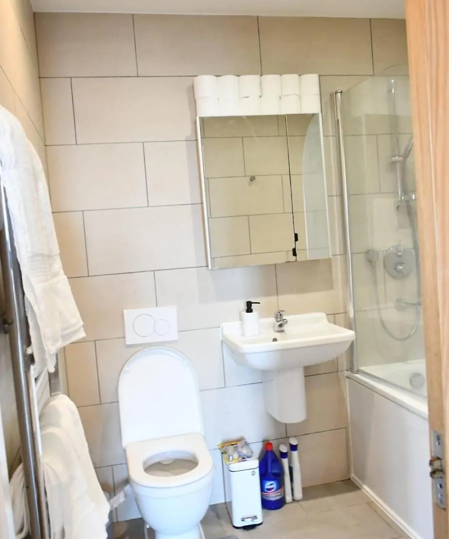 Spacious 2Bedroom Apartment In London City Airport
