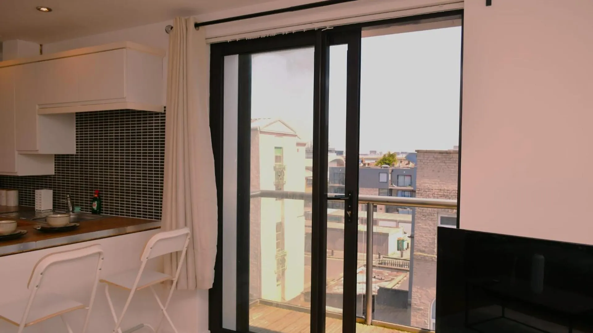 Spacious 2Bedroom Apartment In London City Airport