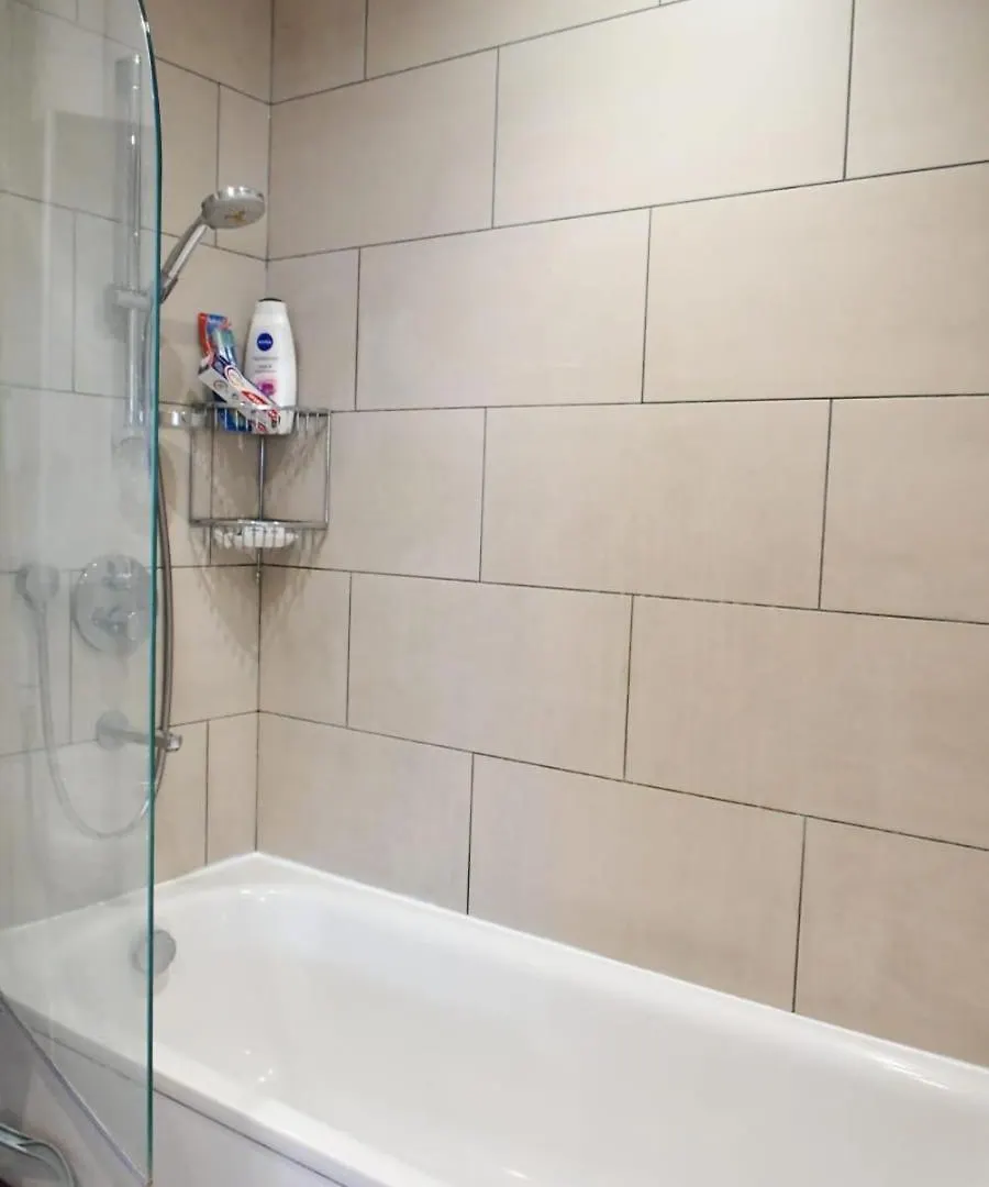 Spacious 2Bedroom Apartment In London City Airport 0*,