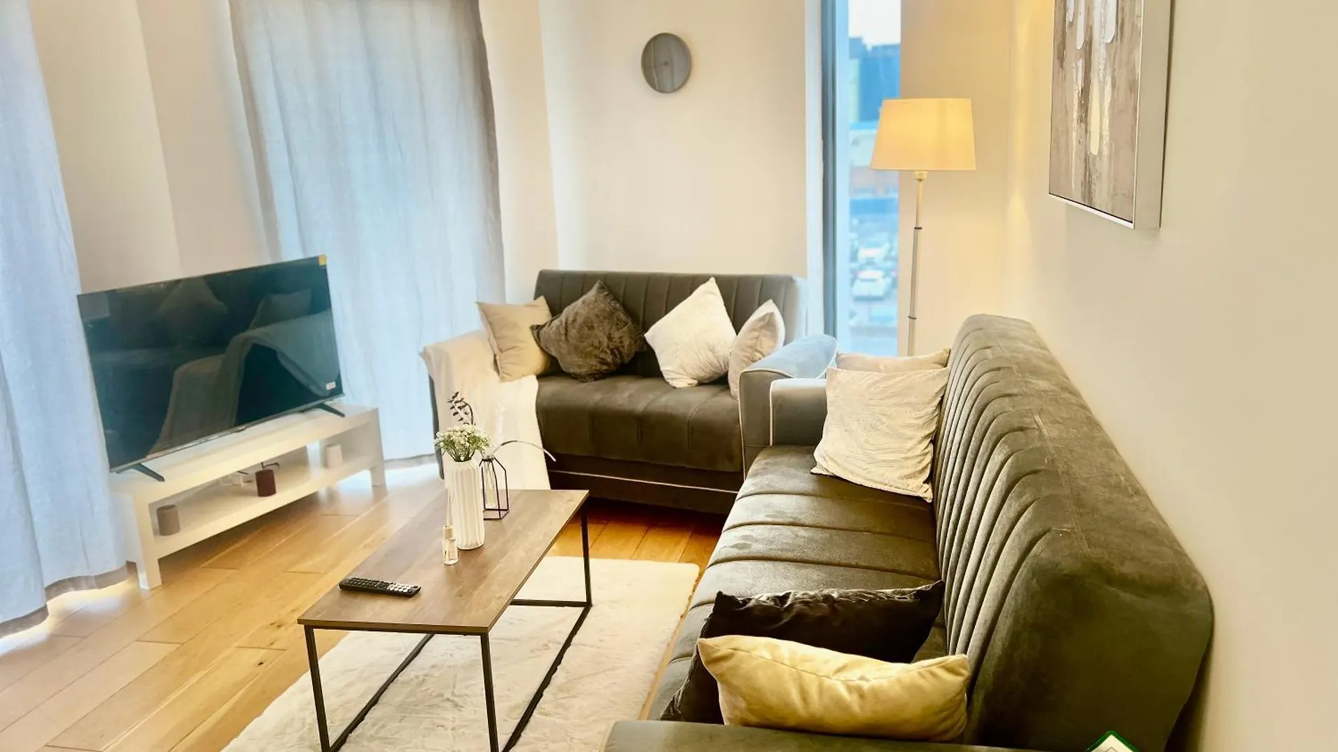 Spacious 2Bedroom Apartment In London City Airport